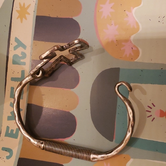 ⚡️ Silver Handmade Hammered Cross Bracelet - Picture 4 of 5